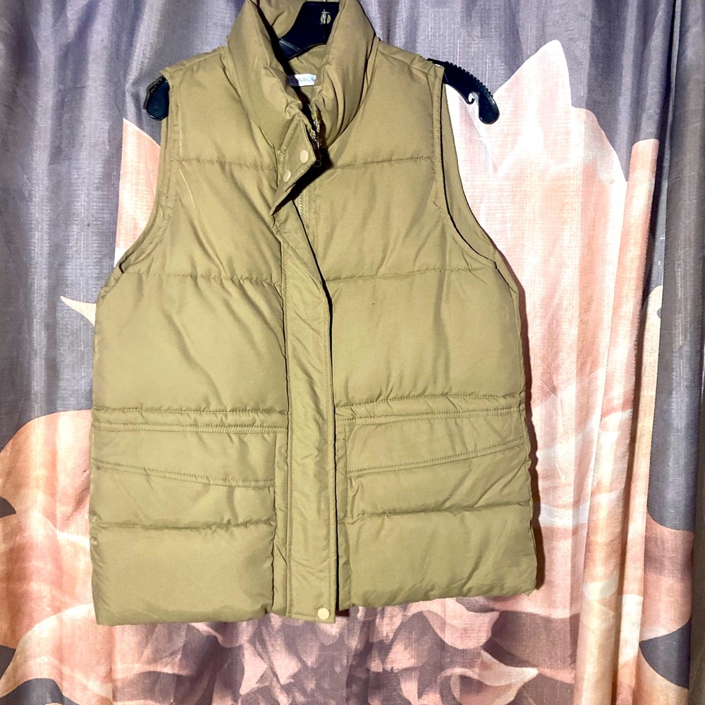 🔥Woman’s brand new Tan puffer vest size XL
